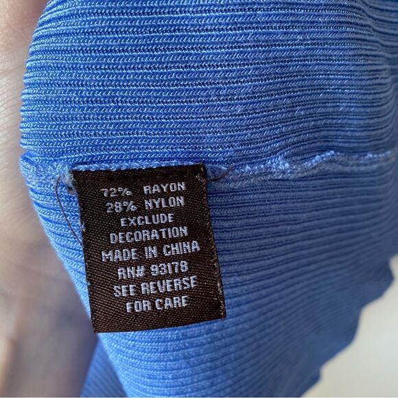 adrienne vittadini y2k style blue ruffle front ribbed 3/4 sleeve top - Picture 5 of 6